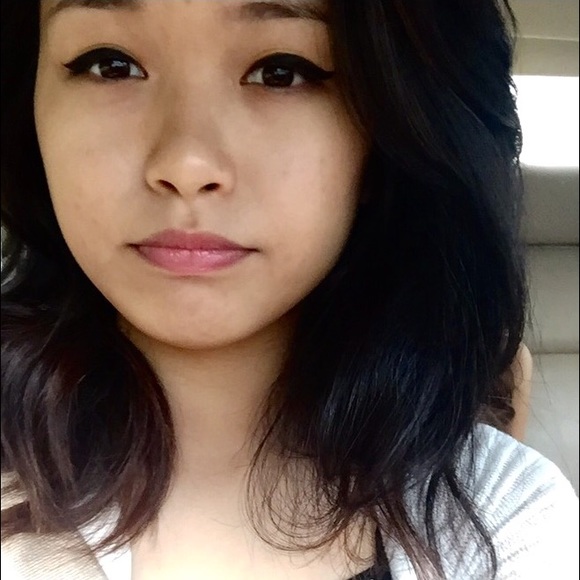 Profile Picture of Janet Chung (@domojei) on Poshmark