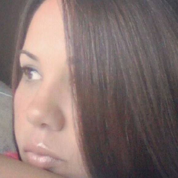 Profile Picture of Danielle Dowling (@ddowling23) on Poshmark