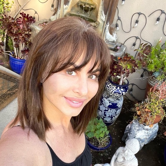 Profile Picture of Shireen Janti (@sweetdew1959) on Poshmark
