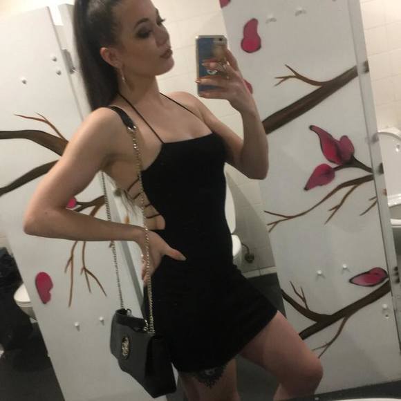 Profile Picture of Nelly Maltby (@nellychick1) on Poshmark