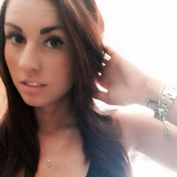 Profile Picture of Eriel Carlen (@ecarlen) on Poshmark