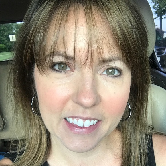 Profile Picture of Sarah Dasal (@sarahdaz2) on Poshmark