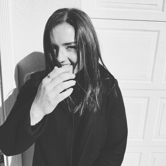 Profile Picture of Francesca Catino (@cescacatino) on Poshmark