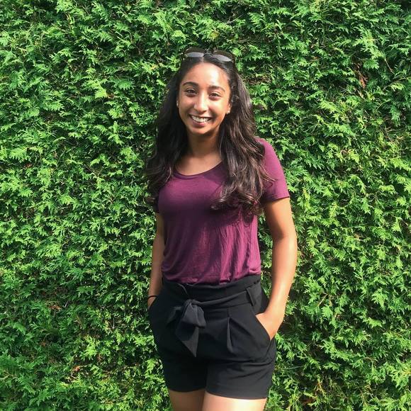 Profile Picture of Sarina Singh (@sarinas8) on Poshmark