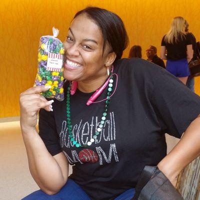 Profile Picture of Robyn Comer Fussell (@robynsopretty) on Twitter