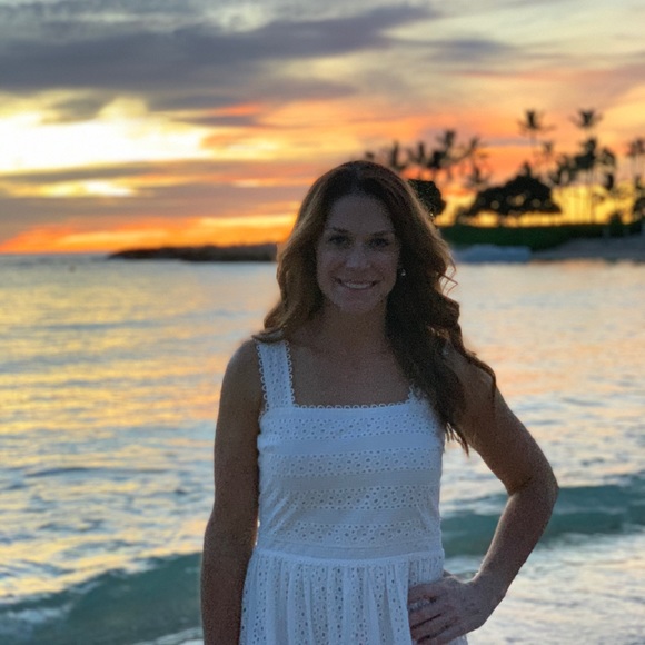 Profile Picture of Julia Lyles (@ju_ly) on Poshmark