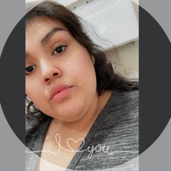 Profile Picture of Adalia Palacioss (@adalia98) on Poshmark