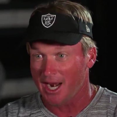 Profile Picture of Decaf Metcalf  ☕️ (@UND_Lee) on Twitter