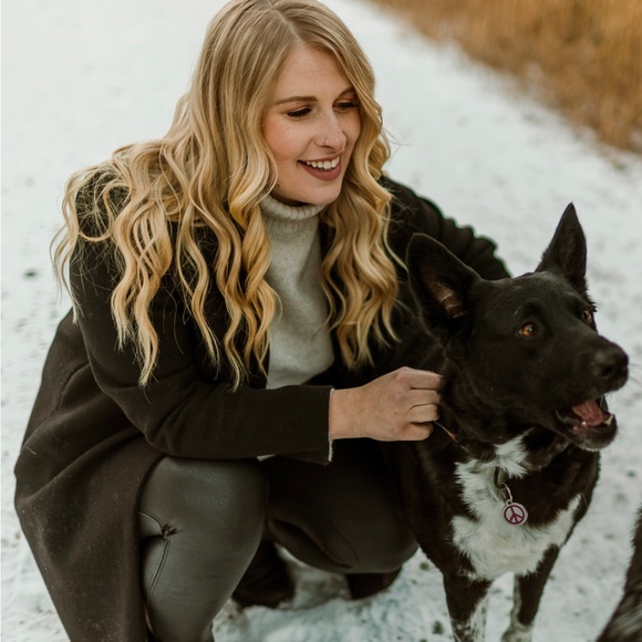 Profile Picture of Kaleigh Roy (@kaleighroy) on Poshmark