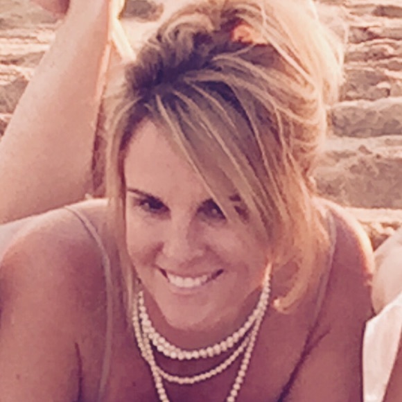 Profile Picture of Jennifer Cloney (@jen4girls) on Poshmark