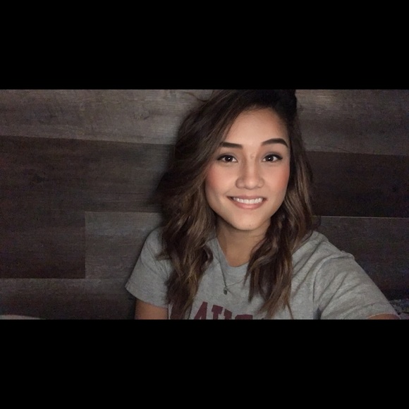 Profile Picture of Allie Oudthone (@allieoudthone) on Poshmark