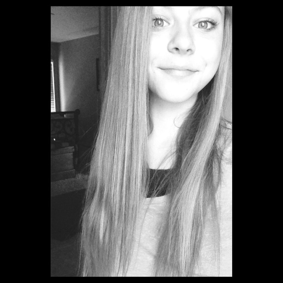 Profile Picture of Rylee Stohlmann (@rylee_stohlmann) on Poshmark