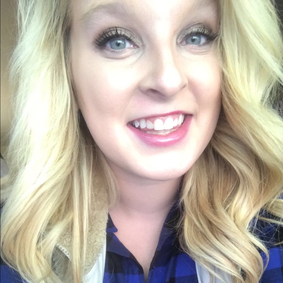 Profile Picture of Kelsie Perrigan (@kelsieleeann) on Poshmark