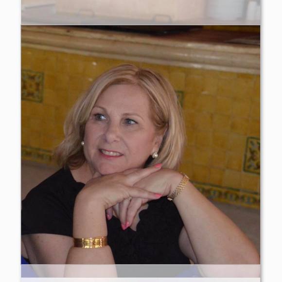 Profile Picture of Joan Gouzien (@jbgal3) on Poshmark