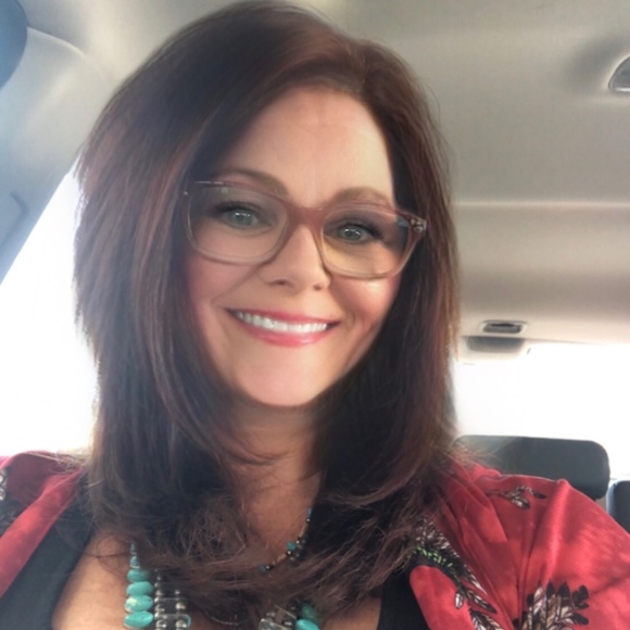 Profile Picture of Lorianne Shehane (@lorianneshehane) on Poshmark