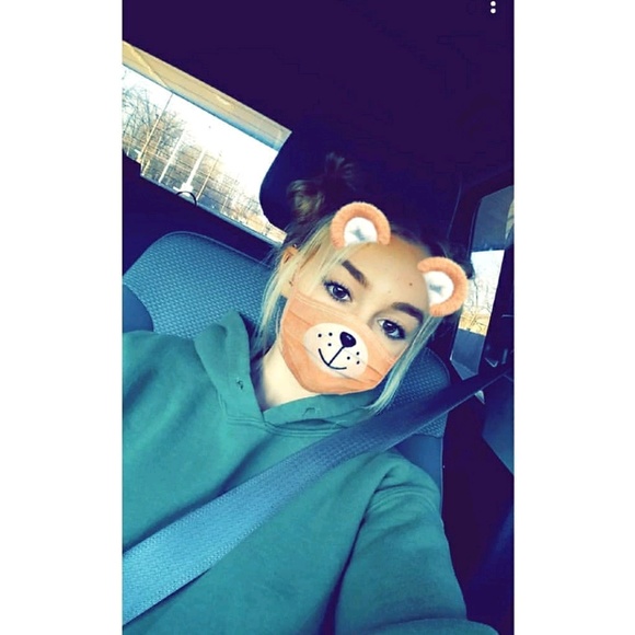 Profile Picture of Olivia Platter (@olivia_platter) on Poshmark