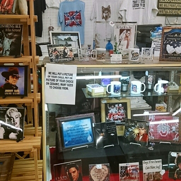 Cheryl Carmony - Poshmark Profile Picture of Cheryl Carmony (@stormins) on Poshmark