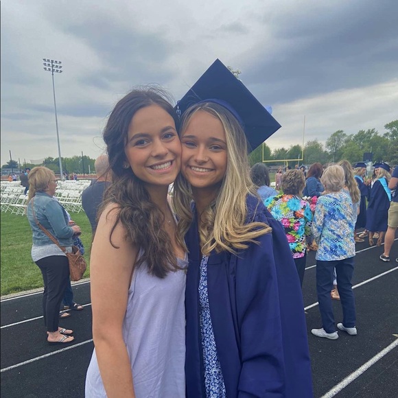 Profile Picture of Miranda Raymond (@mirandaraymo694) on Poshmark