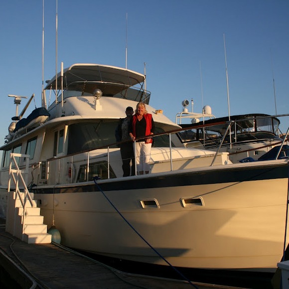 Profile Picture of Vickie Main (@vic2me2) on Poshmark