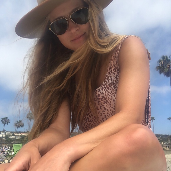 Profile Picture of Samantha Boleky (@sammybee17) on Poshmark
