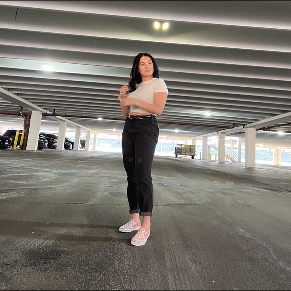 Alexandra Meidinger - Poshmark Profile Picture of Alexandra Meidinger (@alex_meidi763) on Poshmark