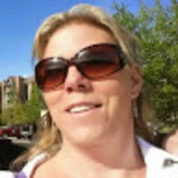 Profile Picture of Carla Lapp (@carray0166) on Poshmark