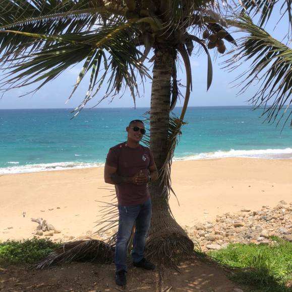 Profile Picture of Alex Colon (@alexalexcolon) on Poshmark