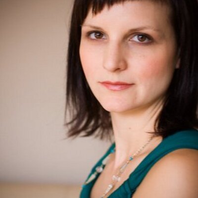 Profile Picture of Tara Fitzgerald (@tarafitzgerald) on Twitter