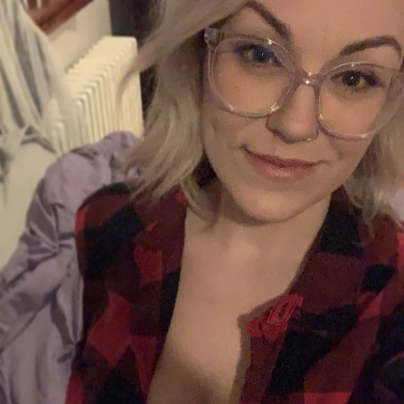 Profile Picture of Lisa Macgillivray (@lisamacg84) on Poshmark