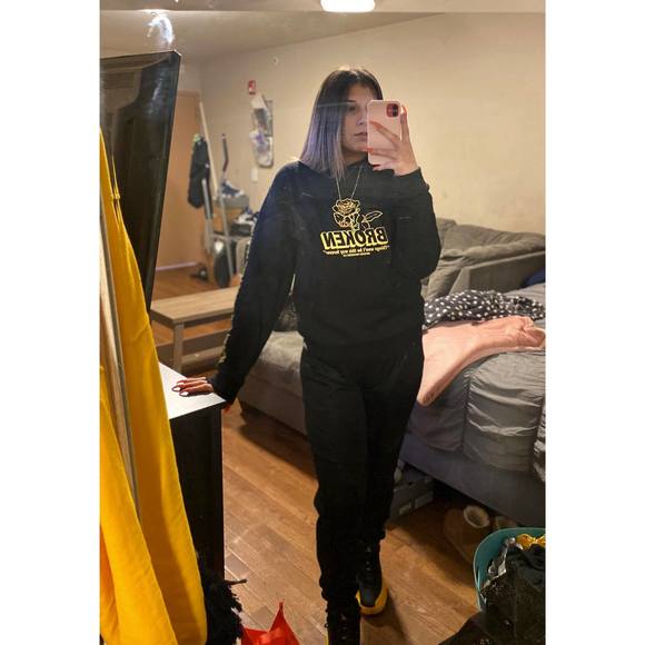 Profile Picture of Noir Rabboh (@noirrabboh) on Poshmark