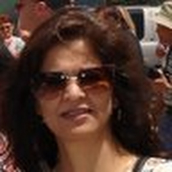 Profile Picture of Roohi Khan (@lahorun) on Poshmark