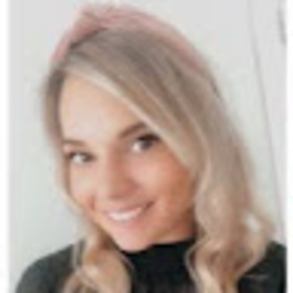 Profile Picture of Kimberly Ritzer (@kimberlyritzer) on Poshmark