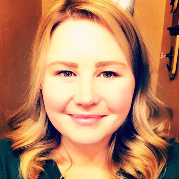 Profile Picture of Bradee Barlow (@bmb2710) on Poshmark