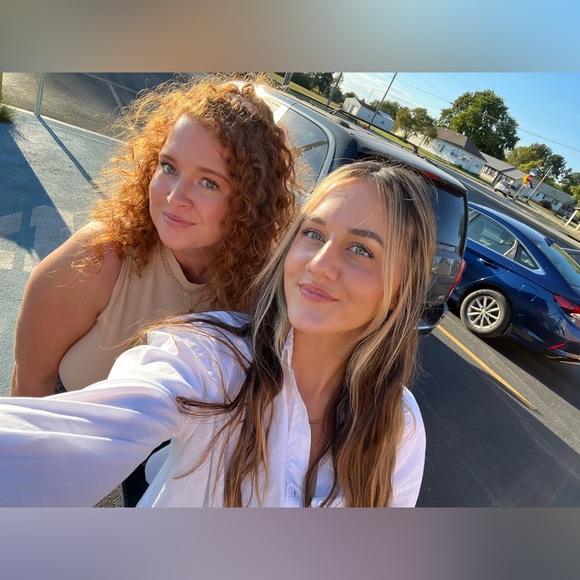 Profile Picture of Mary Linsley (@katiel9924) on Poshmark