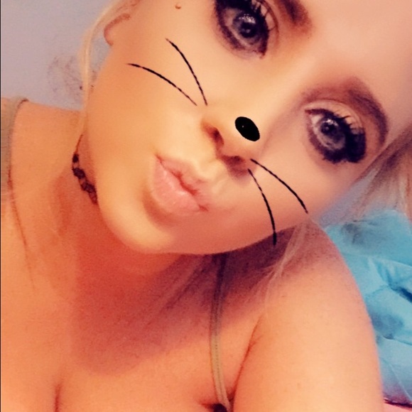 Profile Picture of Kristy Arrigal (@kistykitty) on Poshmark