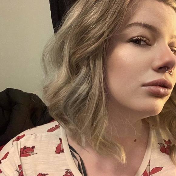 Profile Picture of Cora Smith (@sparklycee) on Poshmark