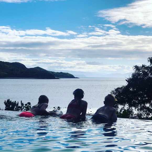 Profile Picture of Renee Baxter (@reneegaskell) on Poshmark