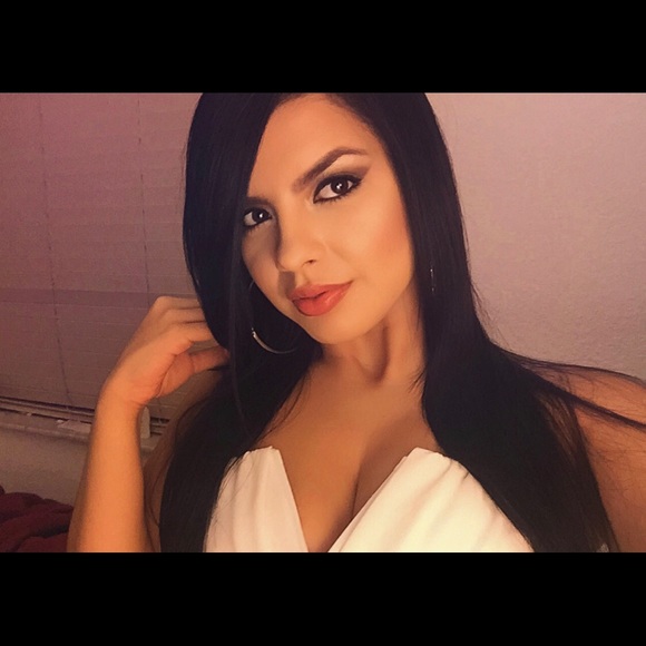 Profile Picture of Ivy Lo (@missivylo) on Poshmark