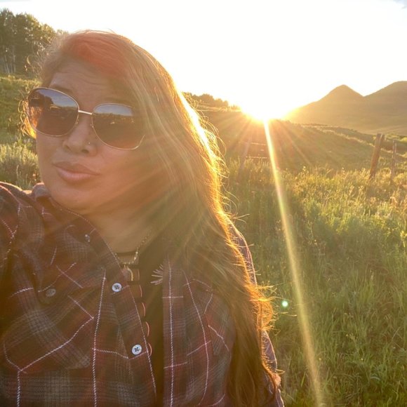 Profile Picture of Lacey Kapuni (@laceylove21) on Poshmark