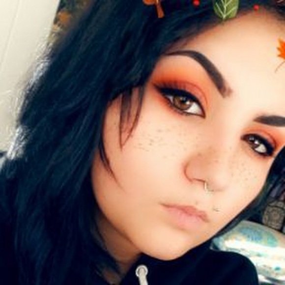 Profile Picture of Jamie Dedes (@jamiededes) on Poshmark