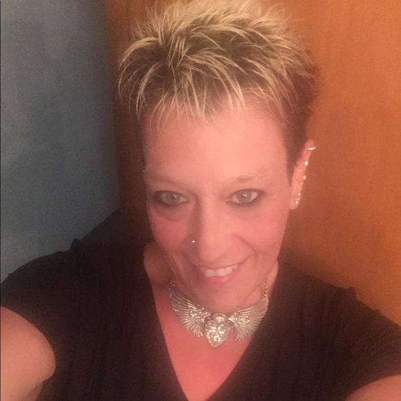 Profile Picture of Kim Irish (@kmirish72) on Poshmark