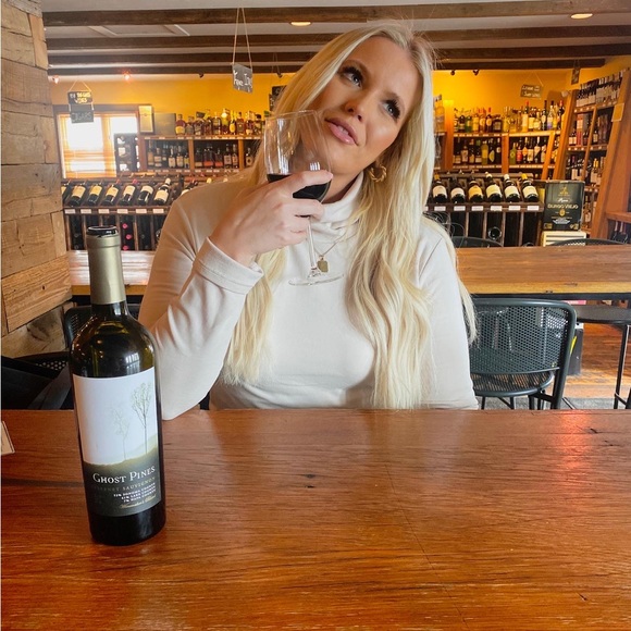 Profile Picture of Jordan Mcmahon (@jordanamcmahon) on Poshmark