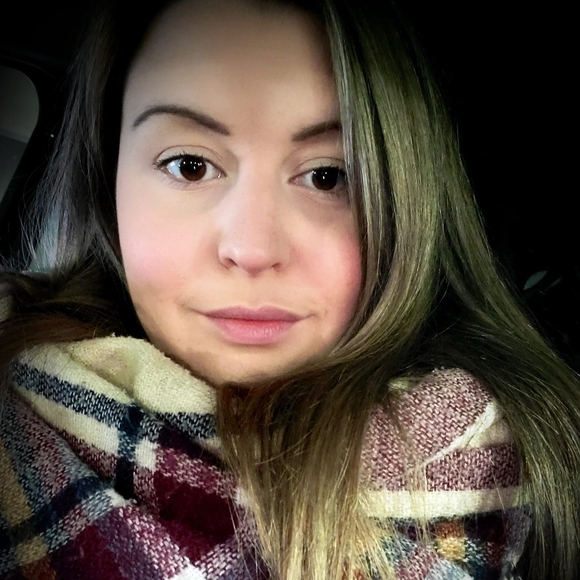 Profile Picture of Lysa Gagnon (@lysagagnon) on Poshmark
