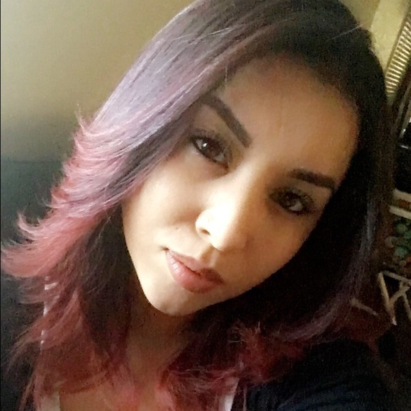 Profile Picture of Janet Lara (@jlara07) on Poshmark
