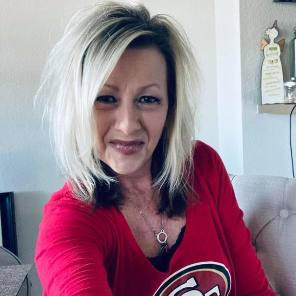 Profile Picture of Lisa Reinholdt (@lisaann1964) on Poshmark