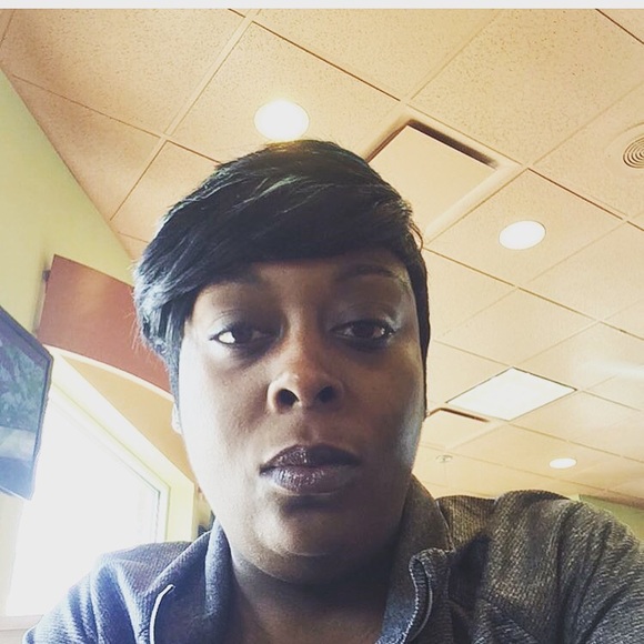 Profile Picture of Metra Ingran (@ms_metra) on Poshmark