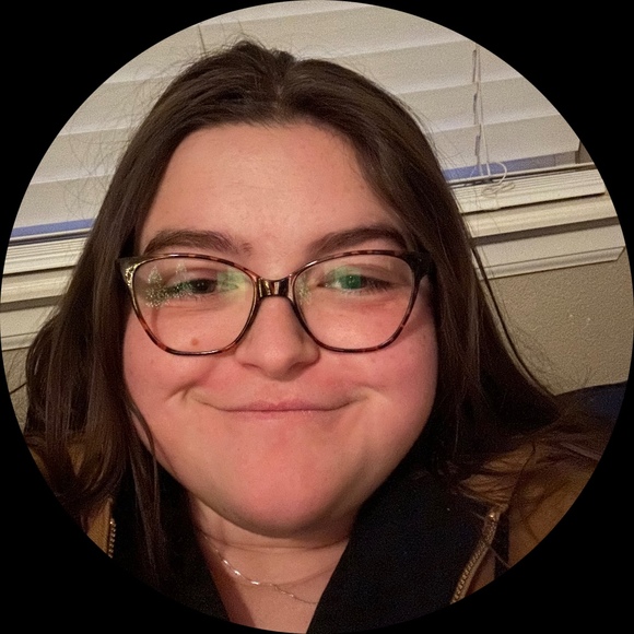 Profile Picture of Carleigh Corum (@carleighanne17) on Poshmark