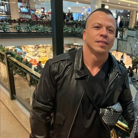 Ronald Bonilla - Poshmark Profile Picture of Ronald Bonilla (@ronaldnob) on Poshmark