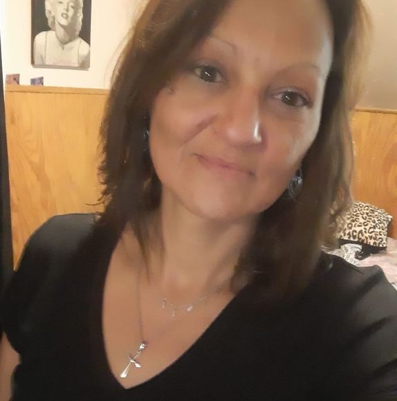 Profile Picture of Frankie Isham (@frankieisham) on Poshmark