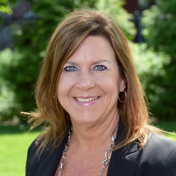 Profile Picture of Dana Annear (@danaannear) on Poshmark